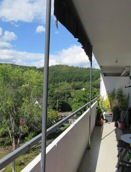 TOPLAGE: Großzügige 3,5-Zimmer-Wohnung mit Einbauküche, Balkon und ein Blick über Neunkirchen! - Neunkirchen (Nordrhein-Westfalen)