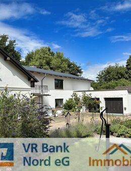 Charmantes Landhaus mit viel Platz auf einzigartigem Grundstück - Janneby
