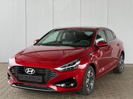 Hyundai i30, 1.5 T-GDi Fastback MHEV Life V &H m m Kurvenl Sitz & Lenkr Heiz Alu16, Jahr 2024 - Achern