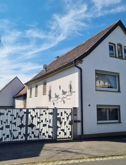 Großzügiges Einfamilienhaus mit großem Nebengebäude und kleinem Garten in zentraler Lage von Untertheres - Theres