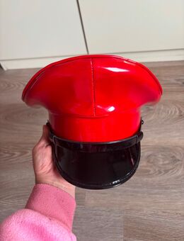 Lackmütze rot neu - Augsburg