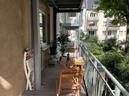 Furnished / Möbliert 2-Zimmer-Wohnung mit Balkon und Wannenbad mit Fenster - Köln