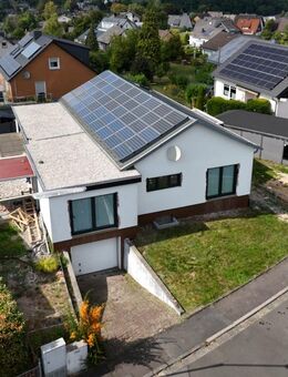 5 ZKB - Einfamilienhaus mit Terrasse und 2 ZKB Einliegerwohnung mit Terrasse in der Kernsanierung - Wilnsdorf