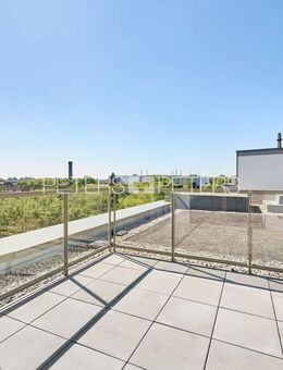 + Penthousewohnung mit zwei Dachterrassen in Rothenburgsort + Rodenborg + - Hamburg