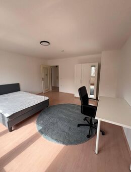 Großzügiges Zimmer mit Balkon in WG in Nürnberg Gostenhof - RENOVIERT und MÖBLIERT - Nürnberg