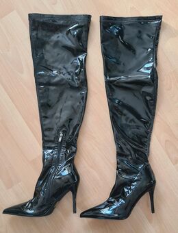 Damen Overknee Stiefel in spitzer Form und Stilettoabsatz, schwarz glänzend / Größe 45 / Neu - Marl (Nordrhein-Westfalen)