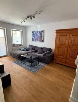 Nürnberg Lorenzer Altstadt: in 2019 kernsanierte 2-Zimmerwohnung, Parkett, Einbauküche, großer Balkon; ab sofort verfügbar - Nürnberg