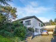 Exklusives Einfamilienhaus mit Einliegerwohnung und großem Grundstück in Top-Lage - Übach-Palenberg
