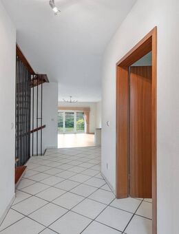Versetztes Reihenmittelhaus mit sonnigem Garten - Geesthacht