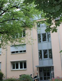 Augsburg - Pfersee: Charmante 5-Zimmer-Wohnung mit Balkon und Tiefgarage - Augsburg