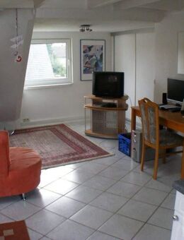 FLATmix.de / Komplett möbliertes 2-Zi-DG-App.in ruhiger Lage mit Weitblick ins Grüne - Bielefeld