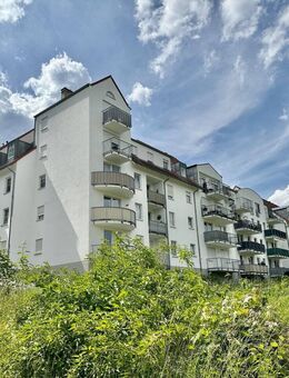 Vermietete 2 Zi. Wohnung, Balkon, ca. 60 m², TG-Stellplatz, idyllische Lage im Grünen - Auerbach (Vogtland)