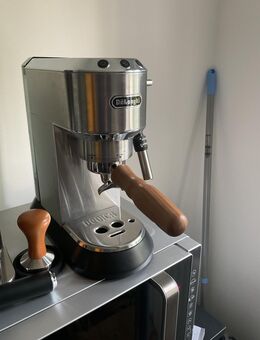 DeLonghi EC685, edelstahloptik, mit Tamper und einwandigem Siebträger mit 2 Ausläufen - München Sending-Westpark
