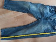 Herrenjeans Kurzgröße 25 von Levis - Pirmasens