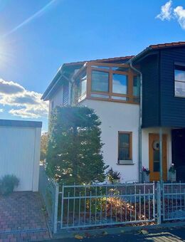 Moderne Doppelhaushälfte mit Wellnessbad, überdachter Terrasse und Doppelgarage - Bitterfeld-Wolfen