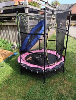 Trampolin und Schaukel - Cadenberge