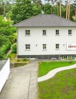IMMOBERLIN.DE - Wohlfühllage! Großzügiges Einfamilienhaus mit Einliegerwohnung in sehr gepflegtem Zustand - Michendorf