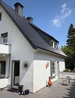 Hier werden Gartenträume Wirklichkeit - zu sofort bezugsfertiges Zweifamilienhaus - Horn-Bad Meinberg