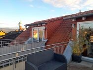 Energieeffizient, weitläufig und zentral: Maisonettewohnung mit Balkon und Dachterrasse (ohne Provision) - Eppelheim