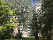 Bogenhausen: Gepflegtes 1-Zimmer Apartment mit Balkon und Blick über München - München