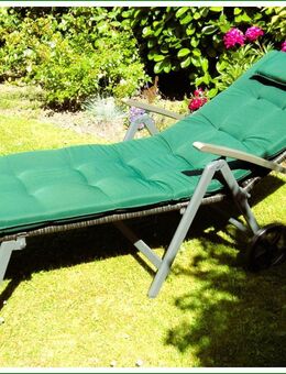 POLYRATTAN-LIEGE, grau-anthrazit mit "Sun Garden" POLSTER-AUFLAGE, grün, gebraucht. - Krummhörn