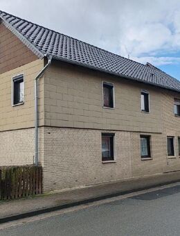 Einfamilienhaus mit 2 Wohnungen in Flechtorf - Lehre