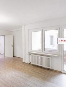 IMMOBERLIN.DE - Helle grundsanierte Wohnung mit Südloggia & Tiefgaragenplatz in Ruhelage beim Ortskern - Berlin