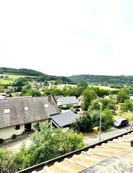Unverbaubarer Panoramablick! Großzügige 4-Zimmer-Wohnung im Dachgeschoss vor den Toren Kulmbachs - Ködnitz