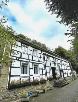 Zweifamilienhaus mit Denkmalschutz und Wohnrecht für die Erdgeschosswohnung - Sprockhövel