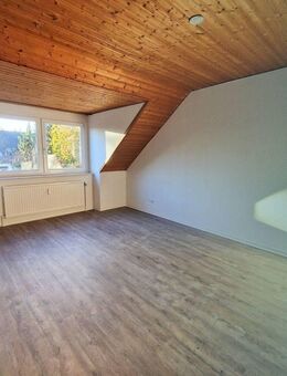 Schöne 3-Zimmer-Dachgeschosswohnung mit Tageslichtbad und modernem Ambiente - Osnabrück