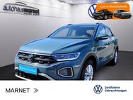 VW T-Roc, 1.5 TSI Life, Jahr 2023 - Bad Nauheim