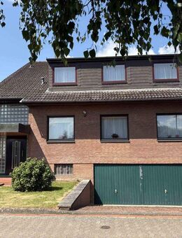 Lehrte: Großzügiges Zweifamilienhaus auf herrlichen Grundstück in ruhiger Wohnlage - Lehrte