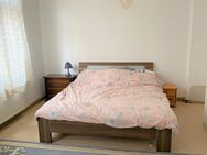 Gästezimmer in der Stuttgarter Innenstadt mit Internet, gemeinsamer Dusche / WC und Gästeküche, Waschmaschine - Stuttgart