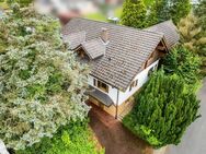 **Geräumiges Zwei-Familien-Wohnhaus auf großem Grundstück in ruhiger Wohnlage** - Schlüchtern