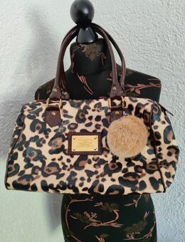 Damentasche Henkeltasche Leomuster mit Charmanhænger Pelz LV - Viernheim