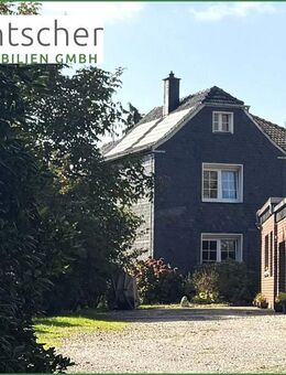 Einfamilienhaus, nutzbar als Generationenhaus mit - Werkstatt -Parkplätzen -Garage -Waldstück - Burscheid