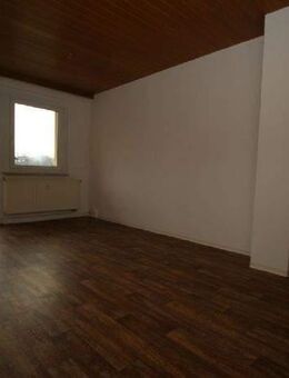 - Stabile und CO² neutrale Heizkosten! Renovierte 3-Zimmer-Wohnung mit Balkon zu vermiten - - Pöhl