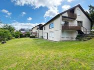 Freistehendes 1-2 Familienhaus mit großem Garten, 2 Loggien, Terrasse, Garage und Stellplätzen - Grafenau (Baden-Württemberg)