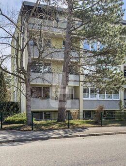 WINDISCH IMMOBILIEN - Modernisierte 2,5 Zi. -Dachgeschosswohnung als Kapitalanlage oder Selbstbezug - Puchheim