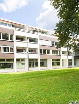 Großzügige 3-Zimmer-Wohnung mit Südwest-Loggia u. Schwimmbad in Gräfelfing-Lochham - Gräfelfing