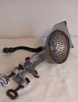 Antike gegossene Küchenreibe Baujahr von ca. 1900 bis ca. 1950 funktioniert - Essen