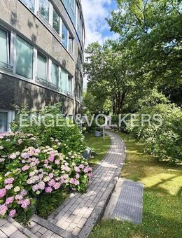 Exklusive Penthouse-Maisonette-Wohnung mit großer und sehr ruhig gelegener Dachterrasse in West-Ausrichtung mit Blick ins Grüne - Hamburg
