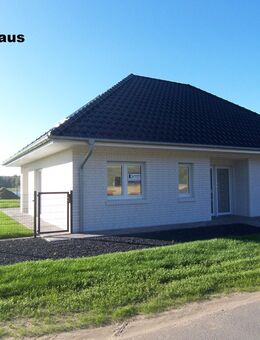 Moderner Neubau-Winkelwalmdachbungalow in Parklage! - Herzlake