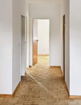 Gut geschnittene 3,5-Zimmer-Wohnung mit Loggia in Pinneberg, Ortsteil Thesdorf - Pinneberg