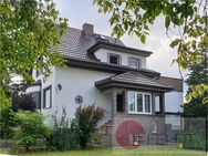 Schönes Grundstück mit großzügigem Wohnhaus, Wintergarten, Balkonterrasse sowie Garage und Werkstatt - Berlin