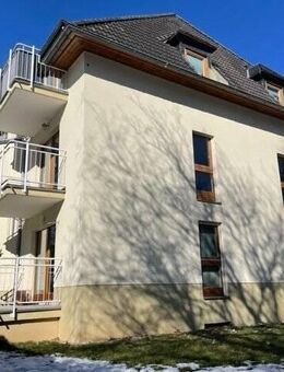 GERÄUMIGE WOHNUNG MIT BALKON, CARPORT IM SCHÖNEN RABENSTEIN - Chemnitz