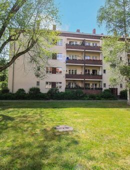 Vermietete 2,5-Zimmer Wohnung mit Loggia: In grüner und dennoch zentraler Lage von Berlin-Zehlendorf - Berlin