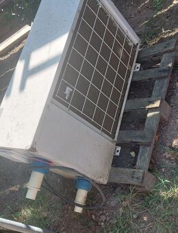 Wärmepumpe und Solarpenel für Pool - Fellbach