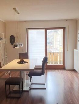Frei: Schöne Wohnung (2ZKB, etc.) mit Balkon + Inventar, 1. OG, mit Duplex-Parkplatz, in guter Lage! - Burglengenfeld
