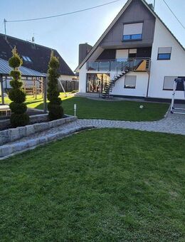 Geräumiges 10-Zimmer-Zweifamilienhaus in Königsbrunn - Königsbrunn